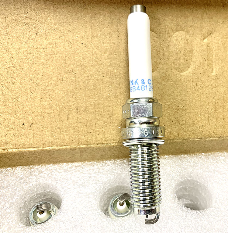 GEELY COOLRAY 1.5 л : иридиево-платиновые свечи зажигания NGK ILKFR8BG / 8888481298 GEELY COOLRAY 1.5 л : иридиево-платиновые свечи зажигания NGK ILKFR8BG / 8888481298